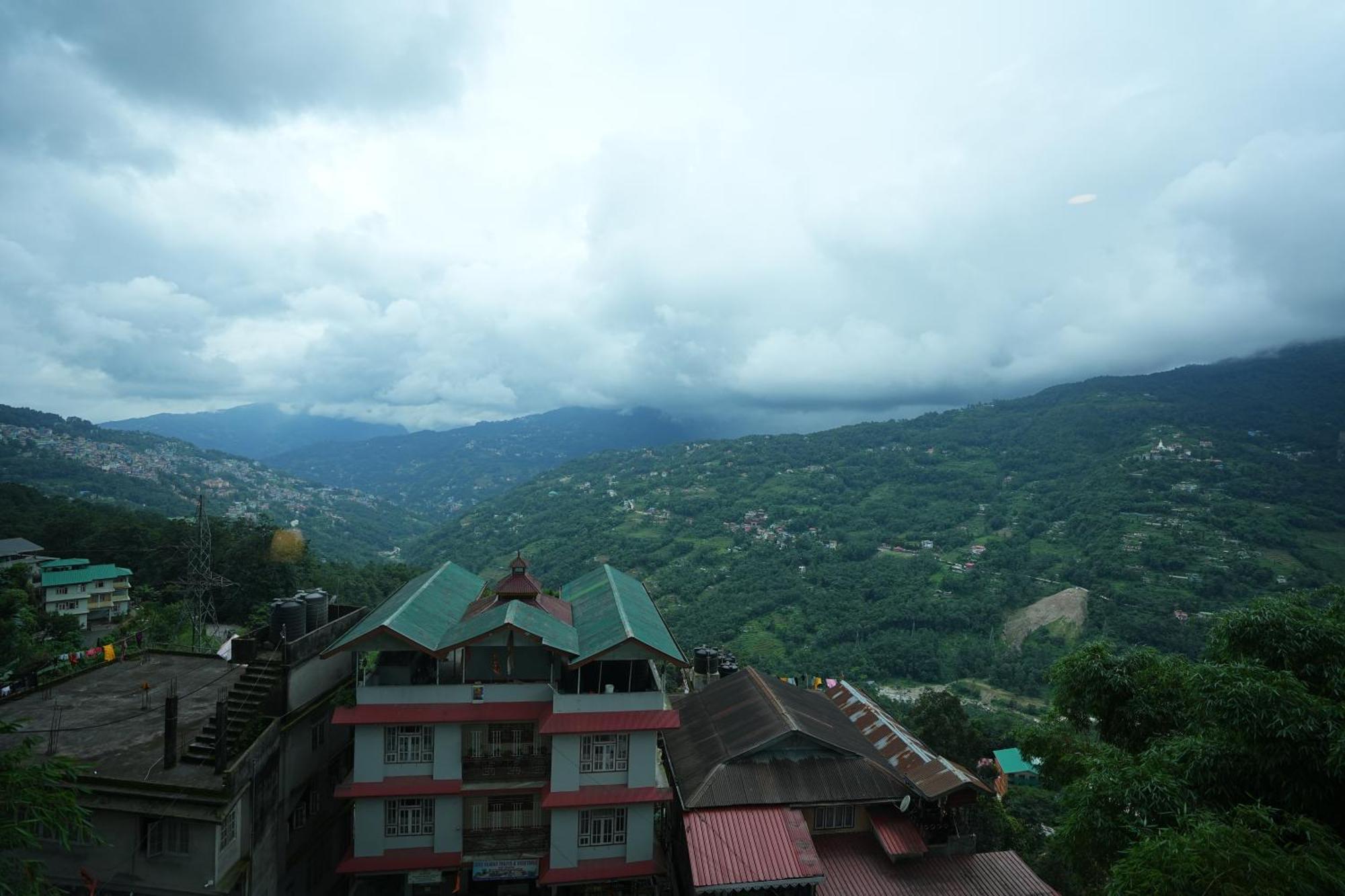Cilantro Comfort Gangtok Exterior photo